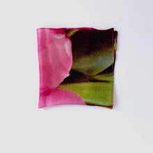 Load image into Gallery viewer, Tulip Petite Square