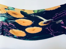 Load image into Gallery viewer, Chrysanthemum Scarf