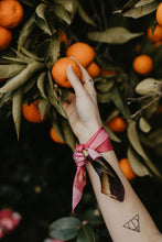 Load image into Gallery viewer, Tulip Petite Square